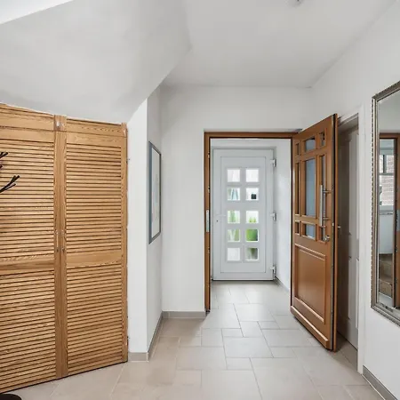 Grosse Traumwohnung Mit Garten شقة *