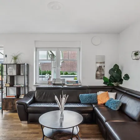 Grosse Traumwohnung Mit Garten *