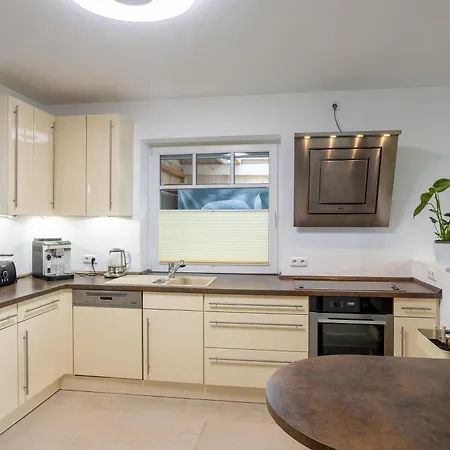 Grosse Traumwohnung Mit Garten شقة